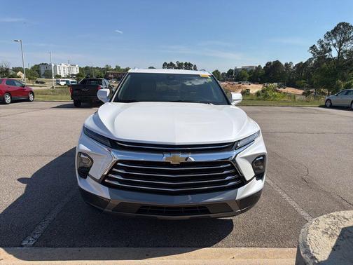 Iridescent Pearl Tricoat 2024 Chevrolet Blazer Premier