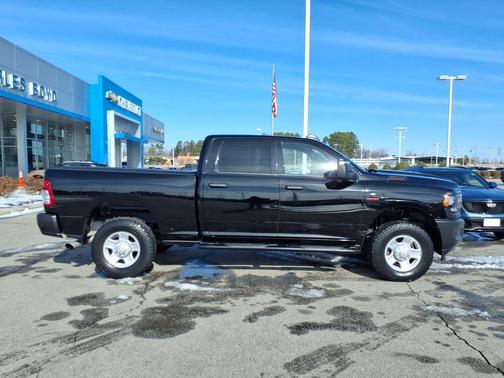 2023 RAM 2500 Tradesman Crew Cab 4x4 6'4' Box