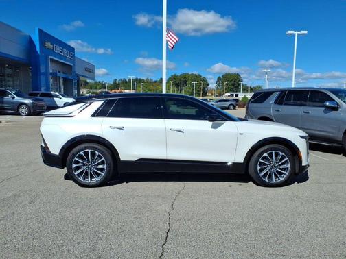 Crystal White Tricoat 2024 Cadillac LYRIQ Sport