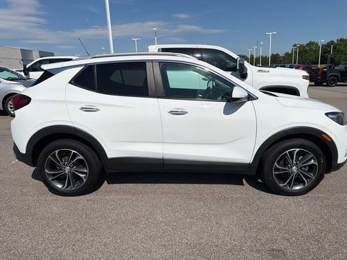 Summit White 2022 Buick Encore GX Select