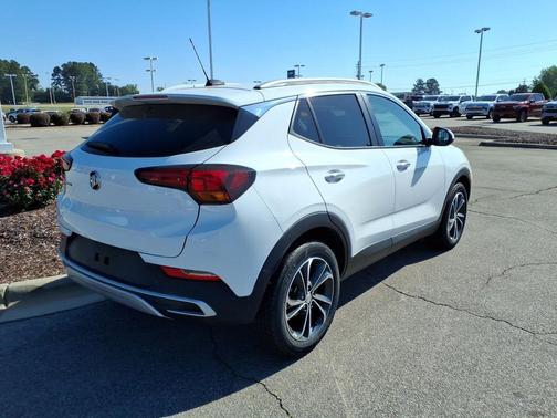 Summit White 2022 Buick Encore GX Select