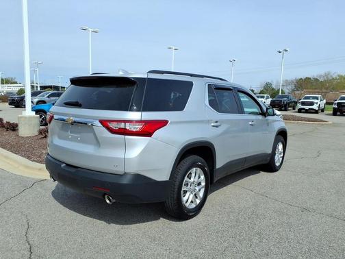 Silver Ice Metallic 2021 Chevrolet Traverse LT Cloth