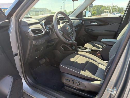 Sterling Gray Metallic 2023 Chevrolet Trailblazer LT