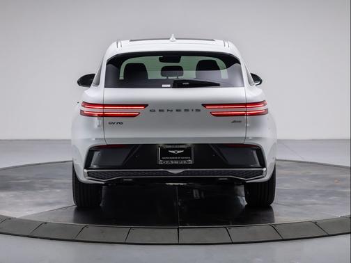 Alta White 2026 Genesis GV70 2.5T Advanced