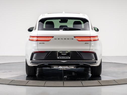 2026 Genesis GV70 2.5T Advanced