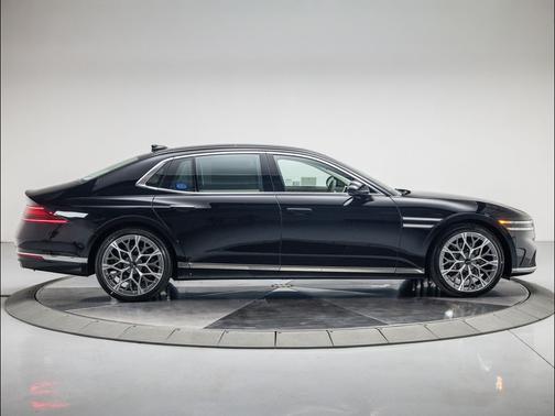 2026 Genesis G90 e-SC