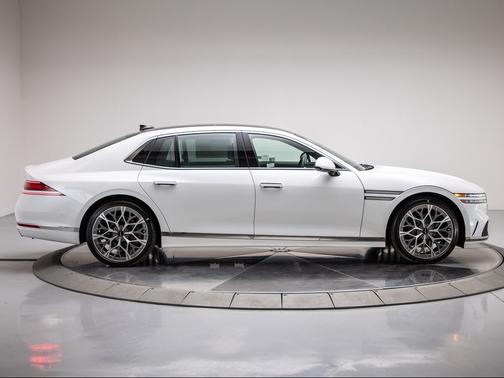 2026 Genesis G90 e-SC