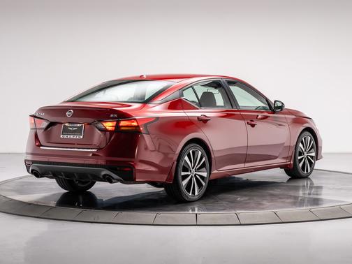 Scarlet Ember Tintcoat 2022 Nissan Altima SR FWD