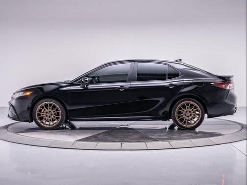 2024 Toyota Camry Hybrid SE