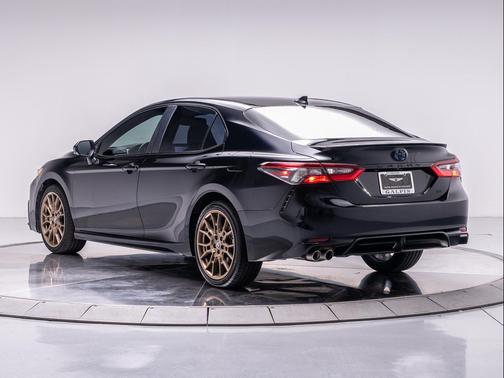 2024 Toyota Camry Hybrid SE