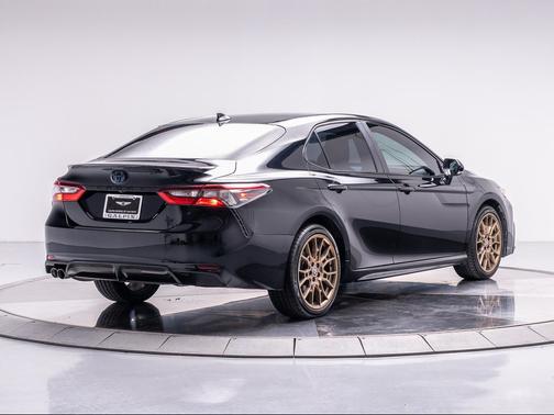 2024 Toyota Camry Hybrid SE
