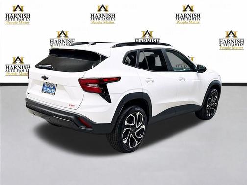 Summit White 2026 Chevrolet Trax FWD 2RS