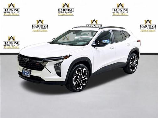 Summit White 2026 Chevrolet Trax FWD 2RS