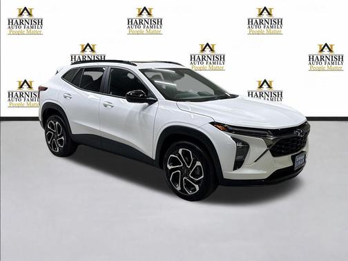 Summit White 2026 Chevrolet Trax FWD 2RS