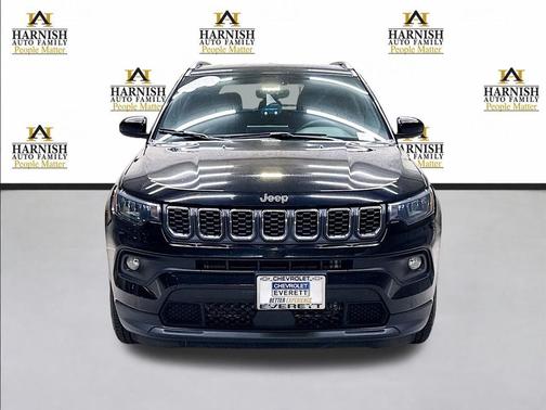 Diamond Black Crystal Pearlcoat 2024 Jeep Compass Latitude