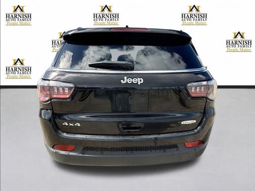 Diamond Black Crystal Pearlcoat 2024 Jeep Compass Latitude