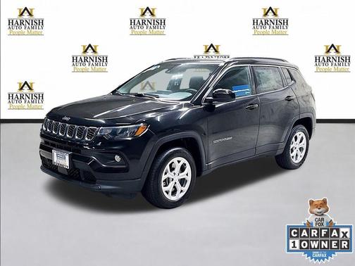 Diamond Black Crystal Pearlcoat 2024 Jeep Compass Latitude