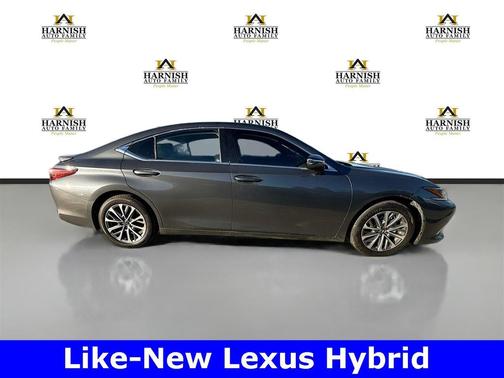 2023 Lexus ES 300h F SPORT Handling