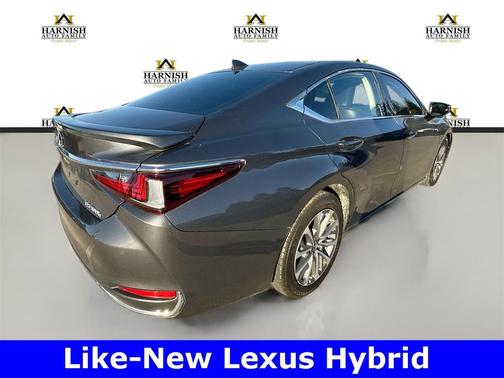 2023 Lexus ES 300h F SPORT Handling