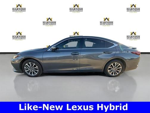 2023 Lexus ES 300h F SPORT Handling