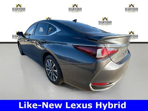2023 Lexus ES 300h F SPORT Handling