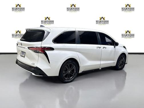 2021 Toyota Sienna XSE 7 Passenger
