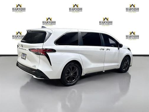 2021 Toyota Sienna XSE 7 Passenger