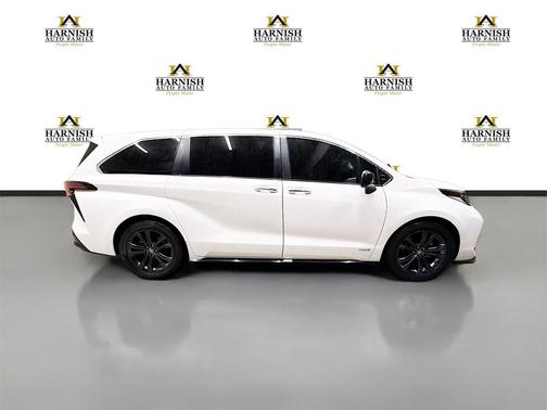 2021 Toyota Sienna XSE 7 Passenger