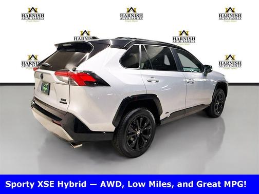2022 Toyota RAV4 Hybrid SE