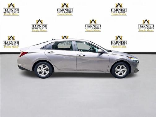 2023 Hyundai ELANTRA SE