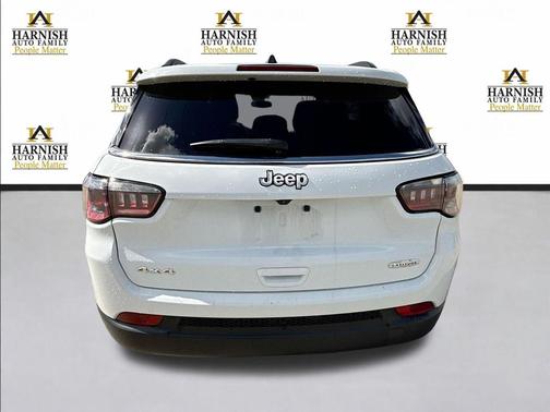 Bright White Clearcoat 2024 Jeep Compass Latitude