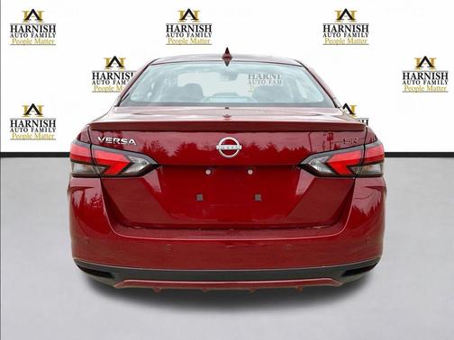 Scarlet Ember Tintcoat 2025 Nissan Versa 1.6 S