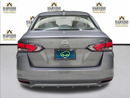 Gun Metallic 2024 Nissan Versa 1.6 SV