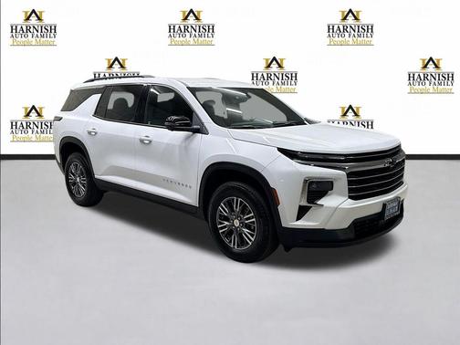 Summit White 2026 Chevrolet Traverse LT