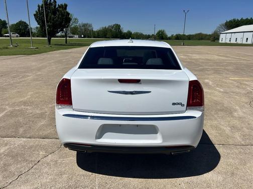 2017 Chrysler 300C Base