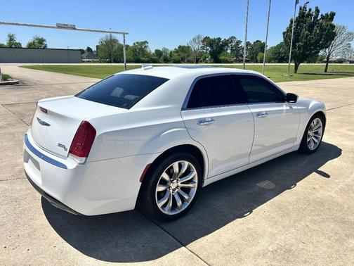 2017 Chrysler 300C Base