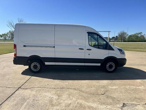 2019 Ford Transit-250 148 WB Medium Roof Cargo