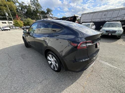 2024 Tesla Model Y Long Range Dual Motor All-Wheel Drive