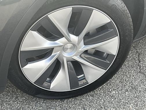 2024 Tesla Model Y Long Range Dual Motor All-Wheel Drive