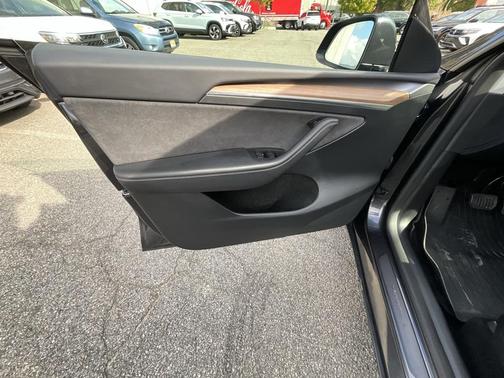 2024 Tesla Model Y Long Range Dual Motor All-Wheel Drive