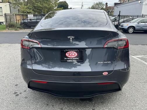 2022 Tesla Model Y Long Range Dual Motor All-Wheel Drive