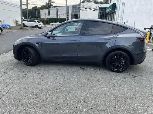 2022 Tesla Model Y Long Range Dual Motor All-Wheel Drive