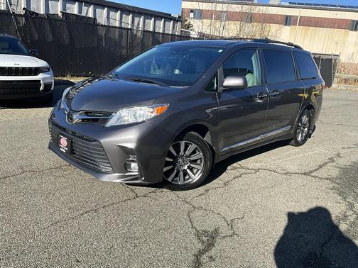2019 Toyota Sienna XLE