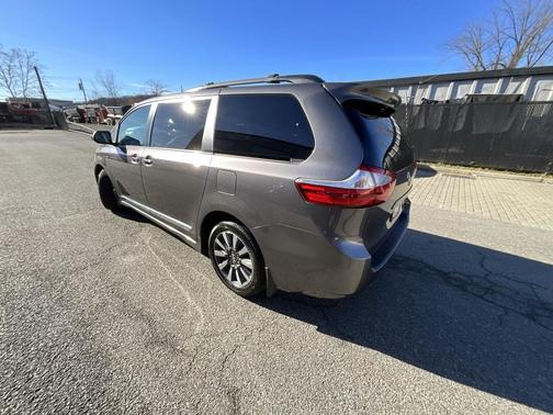 2019 Toyota Sienna XLE
