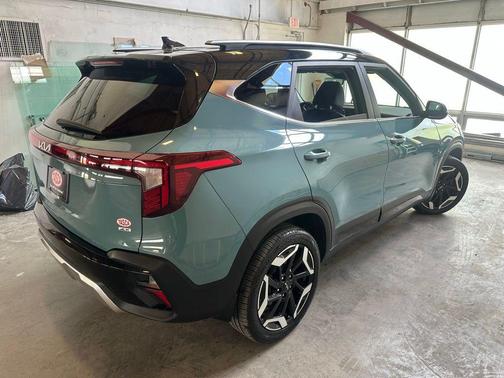 Pluton Blue/Black Roof 2024 Kia Seltos SX Turbo