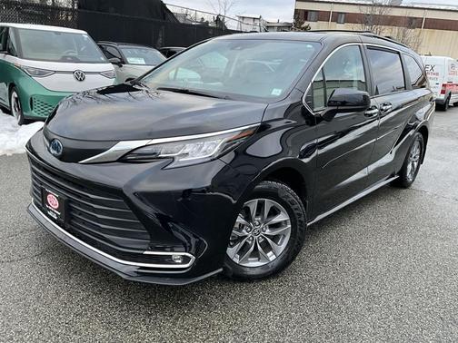 2022 Toyota Sienna XLE