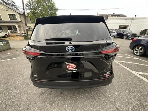 2022 Toyota Sienna LE