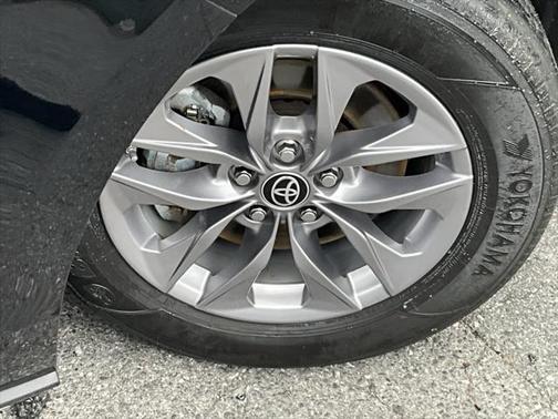 2022 Toyota Sienna LE