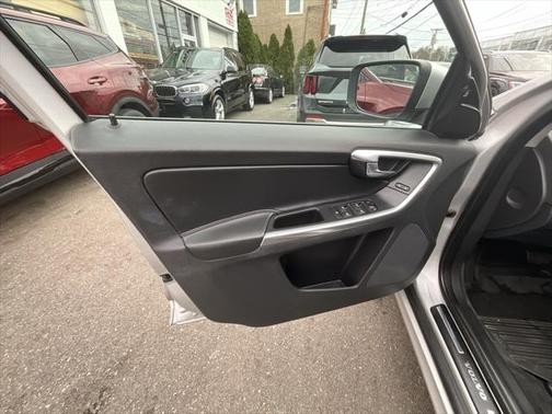 2016 Volvo XC60 T5 Premier