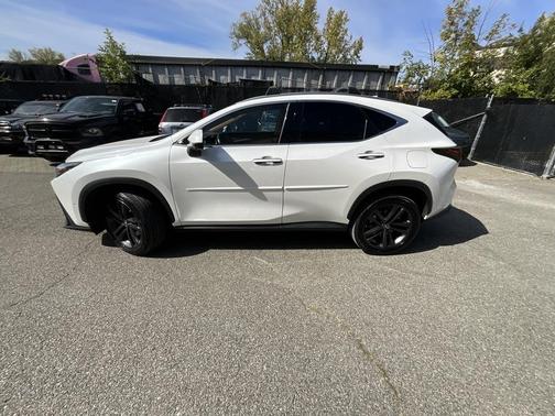 2022 Lexus NX 450h+ Luxury